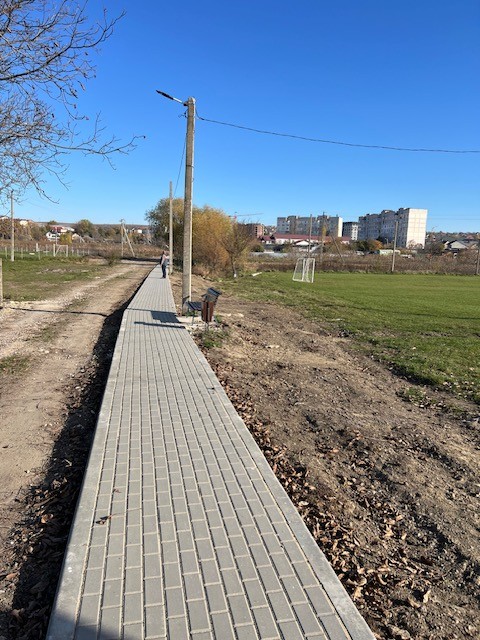 Sectorul 'Bozu' lucrări de construcție a trotuarului