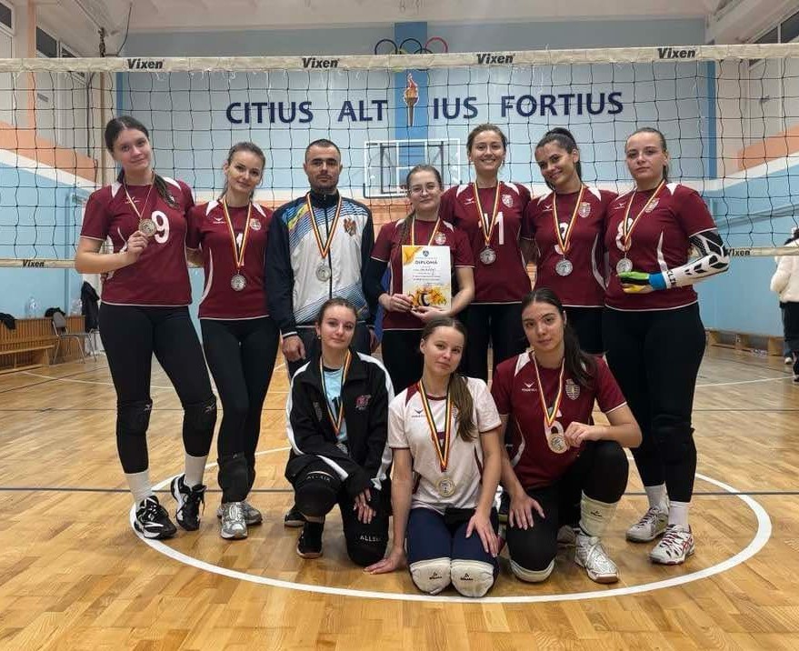 La competițiile raionale de volei femenin printre senoare, ediția 2024