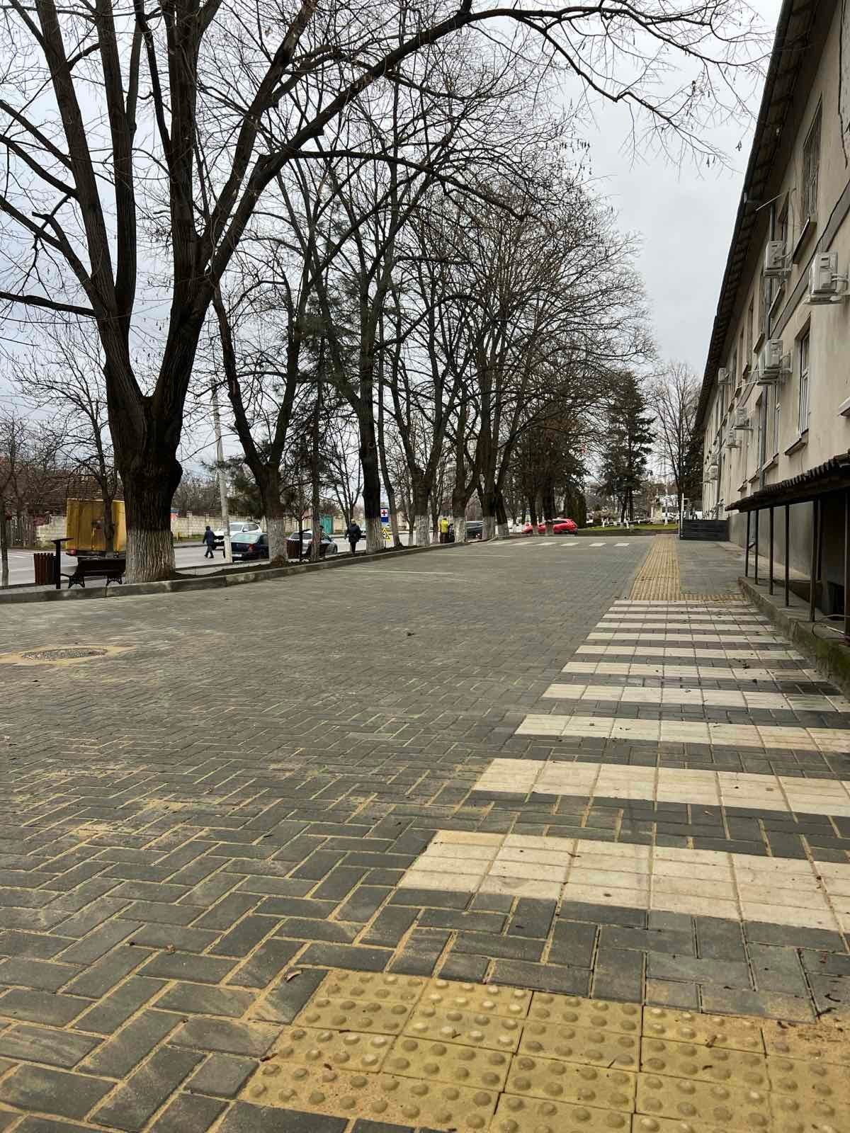 Continuă lucrările de amenajare a orașului Ialoveni