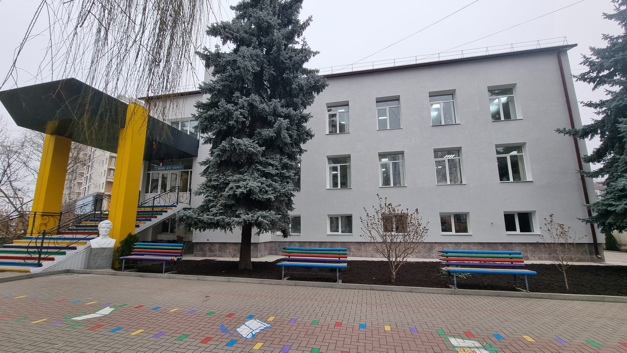 Primăria orașului Ialoveni adresează felicitări Școlii Primare „Ion Creangă”