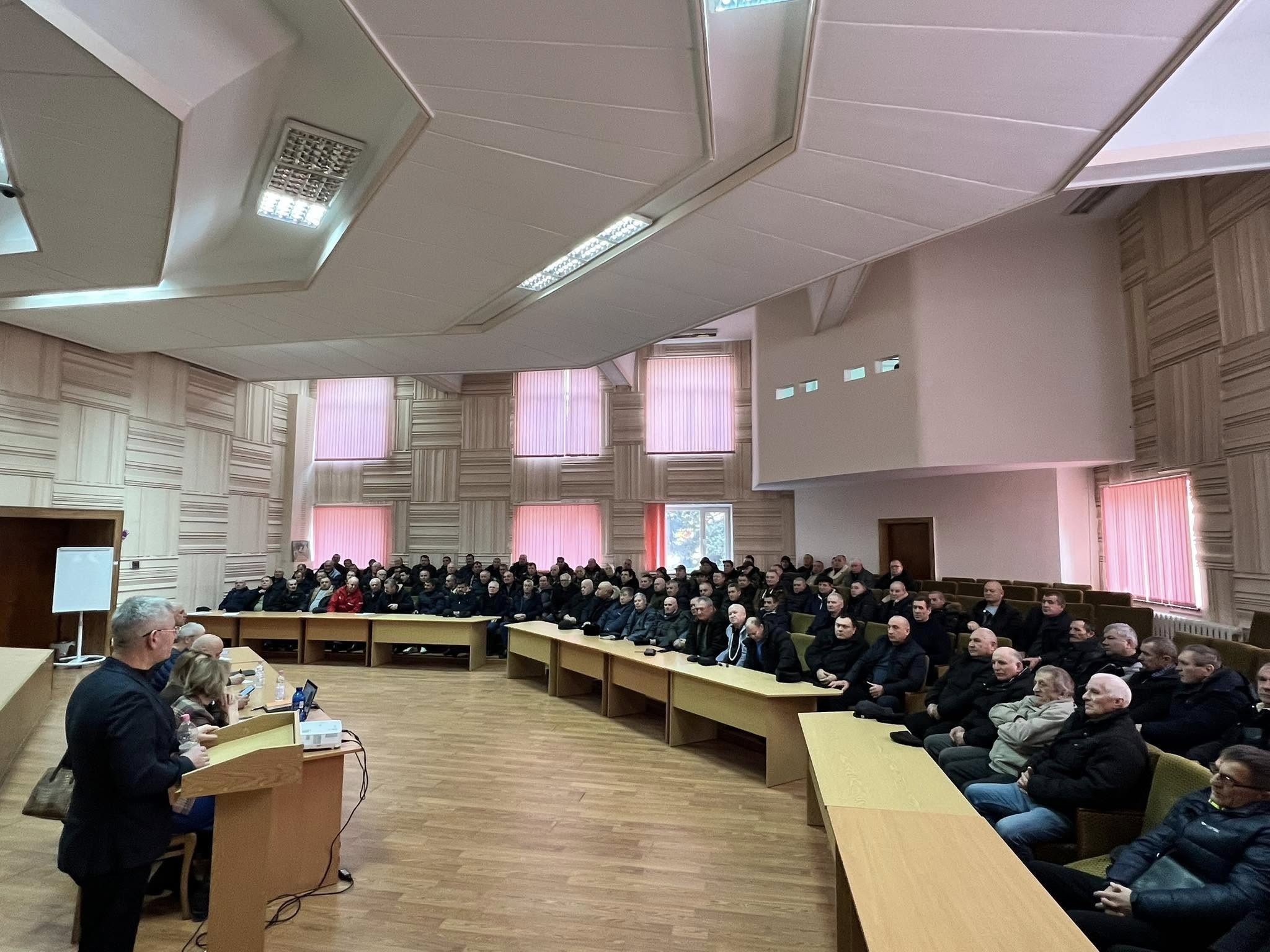 La 22 februarie 2025, Primarul orașului Ialoveni, dl Sergiu ARMAȘU, a participat la o ședință de lucru alături de veteranii de război din raionul Ialoveni