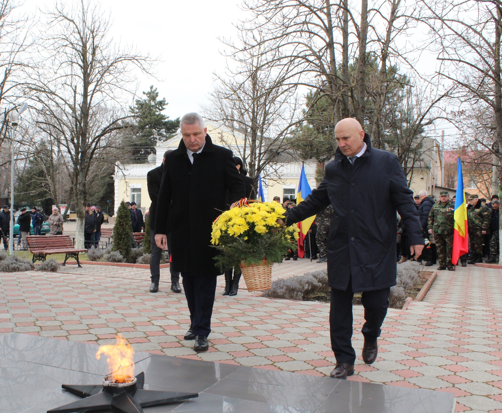 Stimați compatrioți