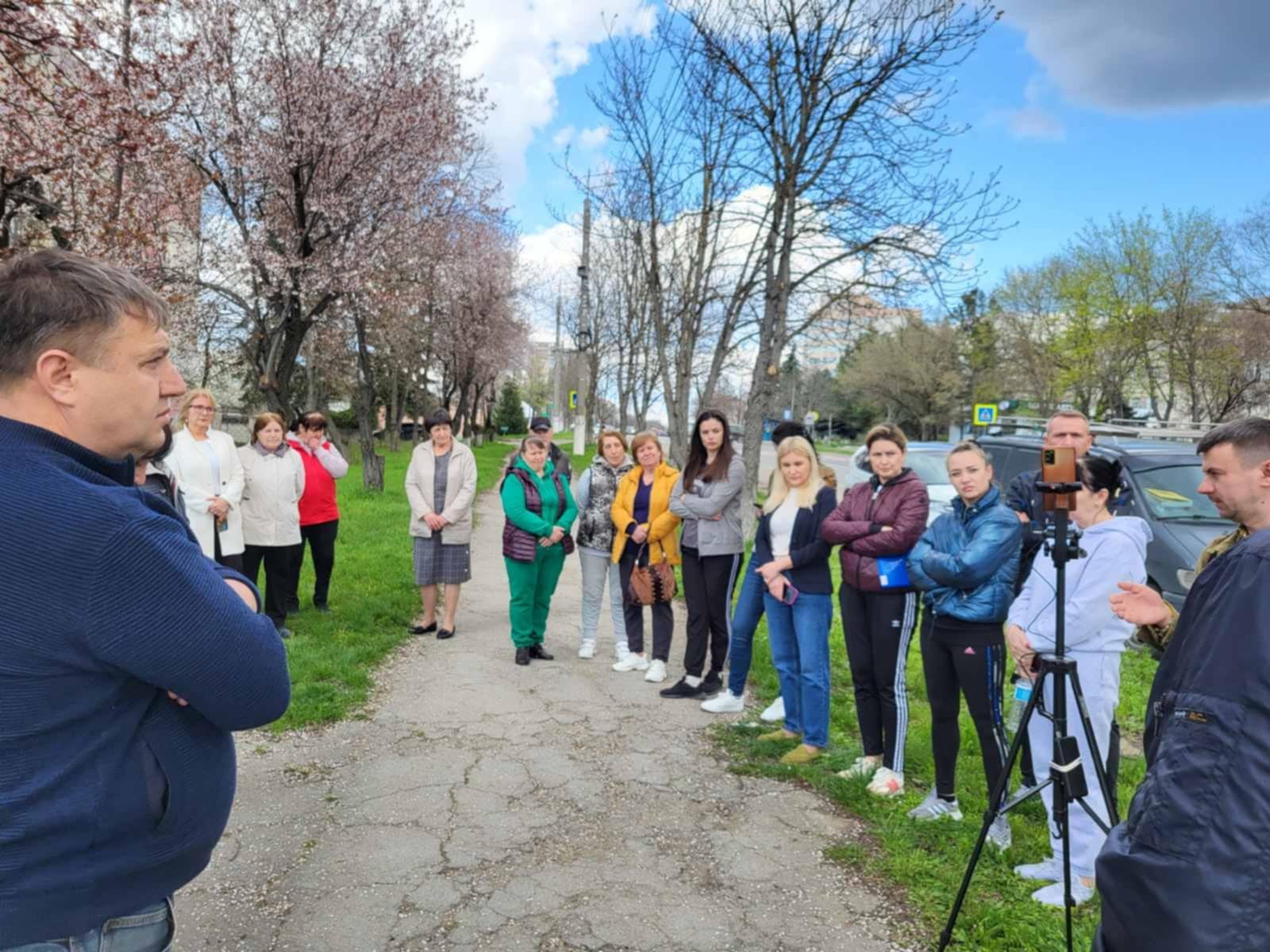 Astăzi, 5 aprilie 2025, Primarul orașului Ialoveni, dl. Sergiu ARMAȘU, a avut o întrevedere importantă cu locuitorii din cartierele situate pe străzile Alexandru cel Bun nr. 38, 42 și str.