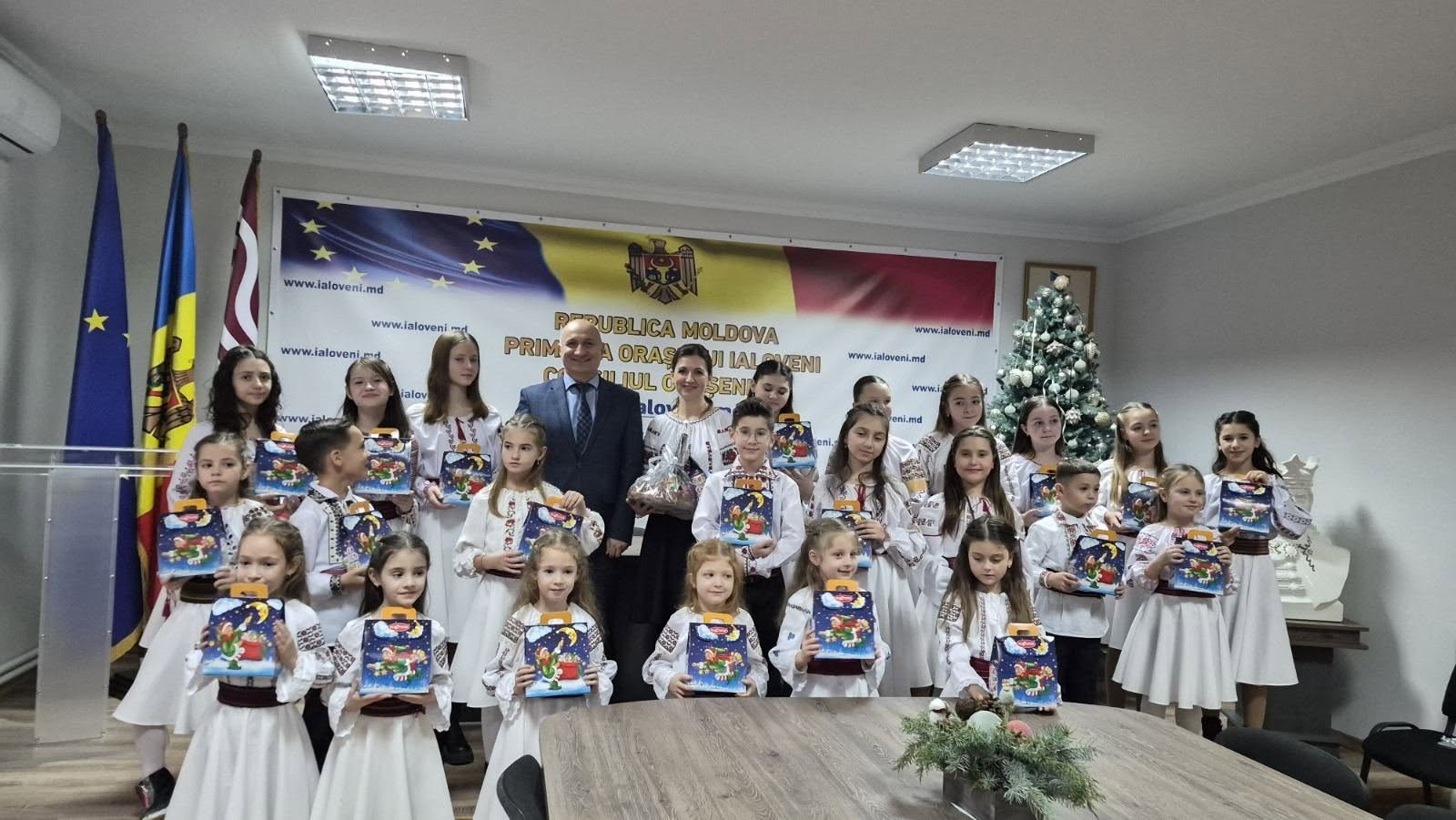 Spiritul Crăciunului a răsunat la Primăria Ialoveni