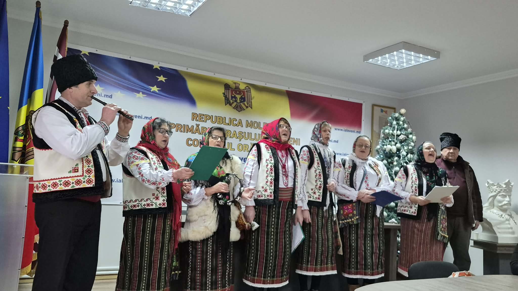 Colinde și urări de suflet la Primăria orașului Ialoveni