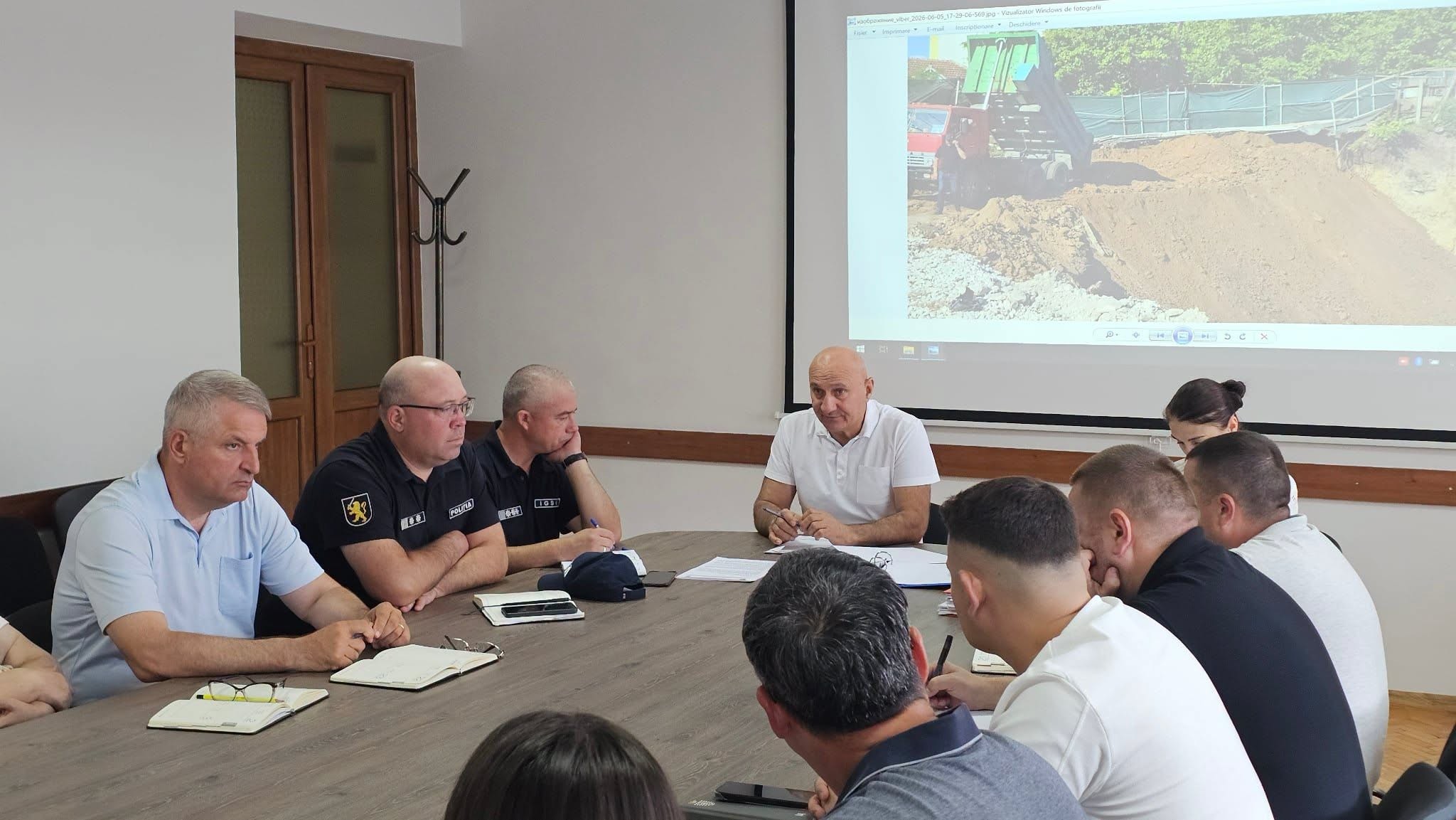 Situația de pe strada Universului, examinată în regim de urgență
