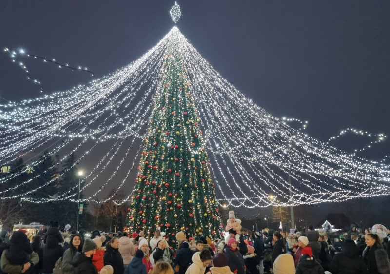 INAUGURAREA POMULUI DE CRĂCIUN LA IALOVENI!