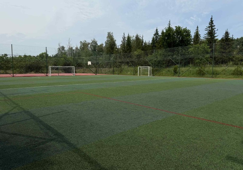 Primăria orașului Ialoveni, în perioada mai-iunie, a efectuat lucrări de mentenanță și reparații a terenurilor sportive din localitate.