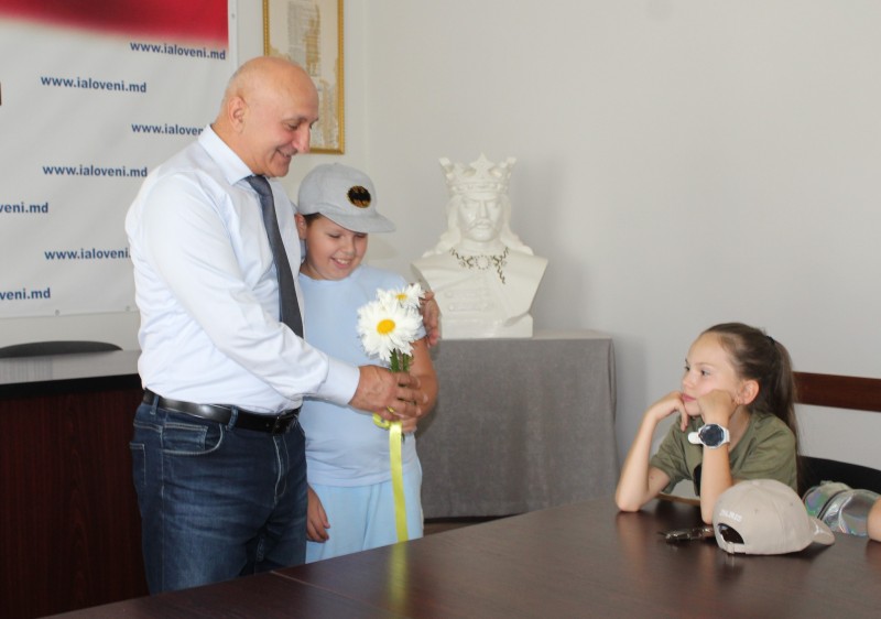 ÎN OSPEȚIE LA PRIMĂRIA IALOVENI