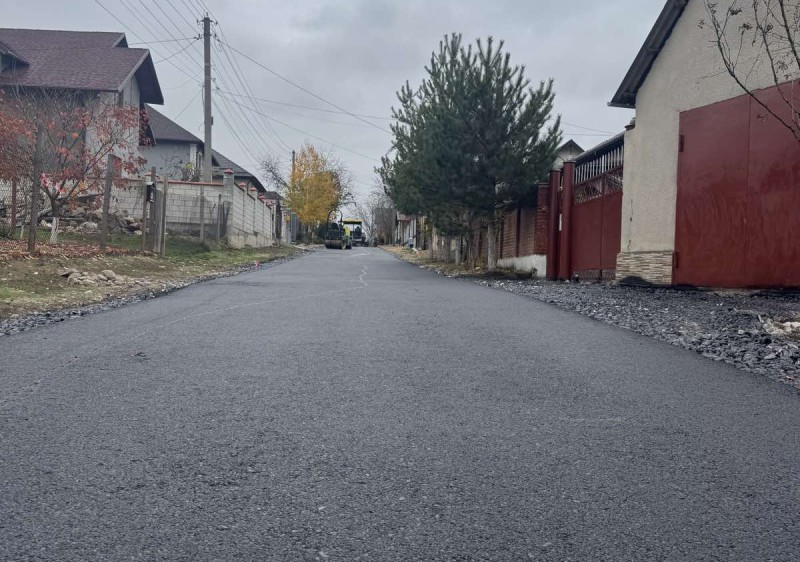 Continuă lucrările de asfaltare pe strada Stamati din orașul Ialoveni