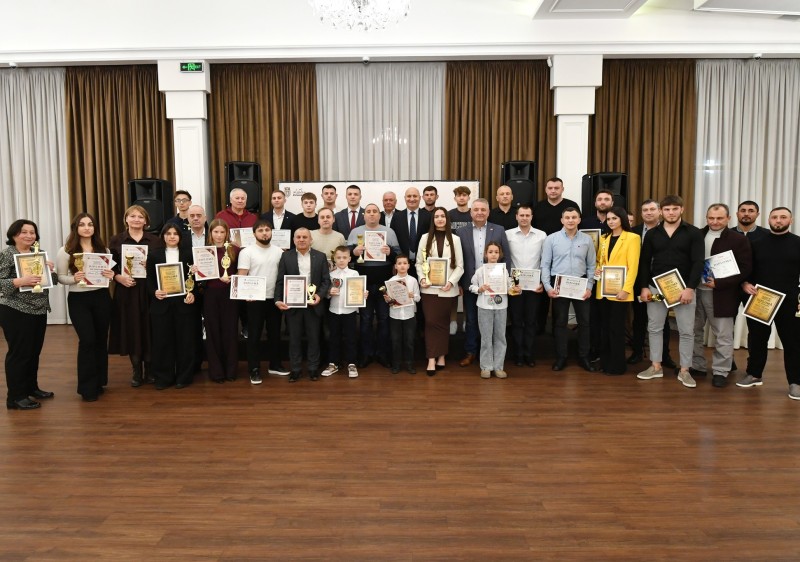 Primăria orașului Ialoveni a organizat, în premieră, Gala Sportului 2025, un eveniment de amploare dedicat recunoașterii performanțelor, pasiunii și muncii depuse de sportivii orașului pe parcursul anului