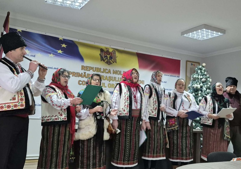 Colinde și urări de suflet la Primăria orașului Ialoveni