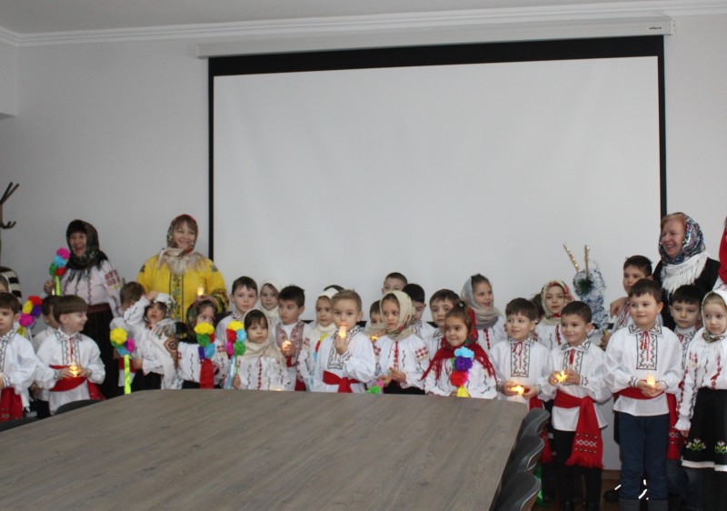 În ajunul sărbătorii Sfântului Vasile cu colinde și cântece frumoase