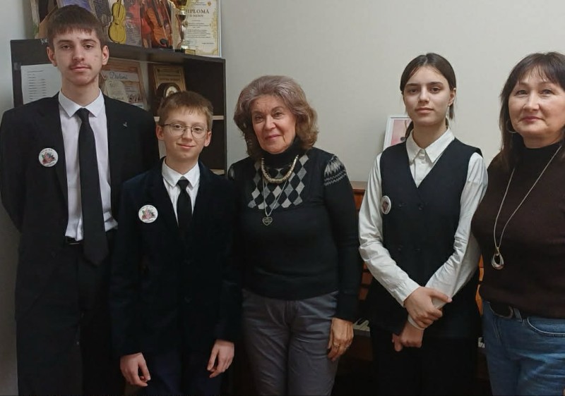 𝐄𝐥𝐞𝐯𝐢𝐢 𝐒̦𝐜𝐨𝐥𝐢𝐢 𝐝𝐞 𝐀𝐫𝐭𝐞 𝐈𝐚𝐥𝐨𝐯𝐞𝐧𝐢 - 𝐩𝐫𝐞𝐦𝐢𝐚𝐭̦𝐢 𝐥𝐚 𝐜𝐨𝐧𝐜𝐮𝐫𝐬𝐮𝐥 𝐧𝐚𝐭̦𝐢𝐨𝐧𝐚𝐥 „𝟕 𝐍𝐨𝐭𝐞 𝐌𝐮𝐳𝐢𝐜𝐚𝐥𝐞”